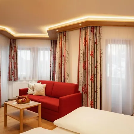 Dorfstube הולצגאו