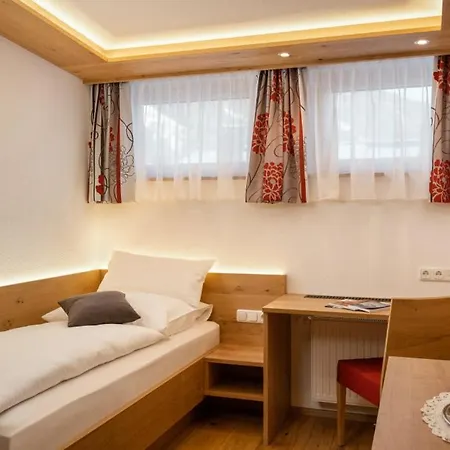 Hotell Dorfstube Holzgau