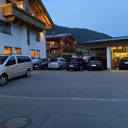 Hotell Dorfstube Holzgau